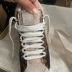 Marc fisher ltd medium natural sneaker. Merin